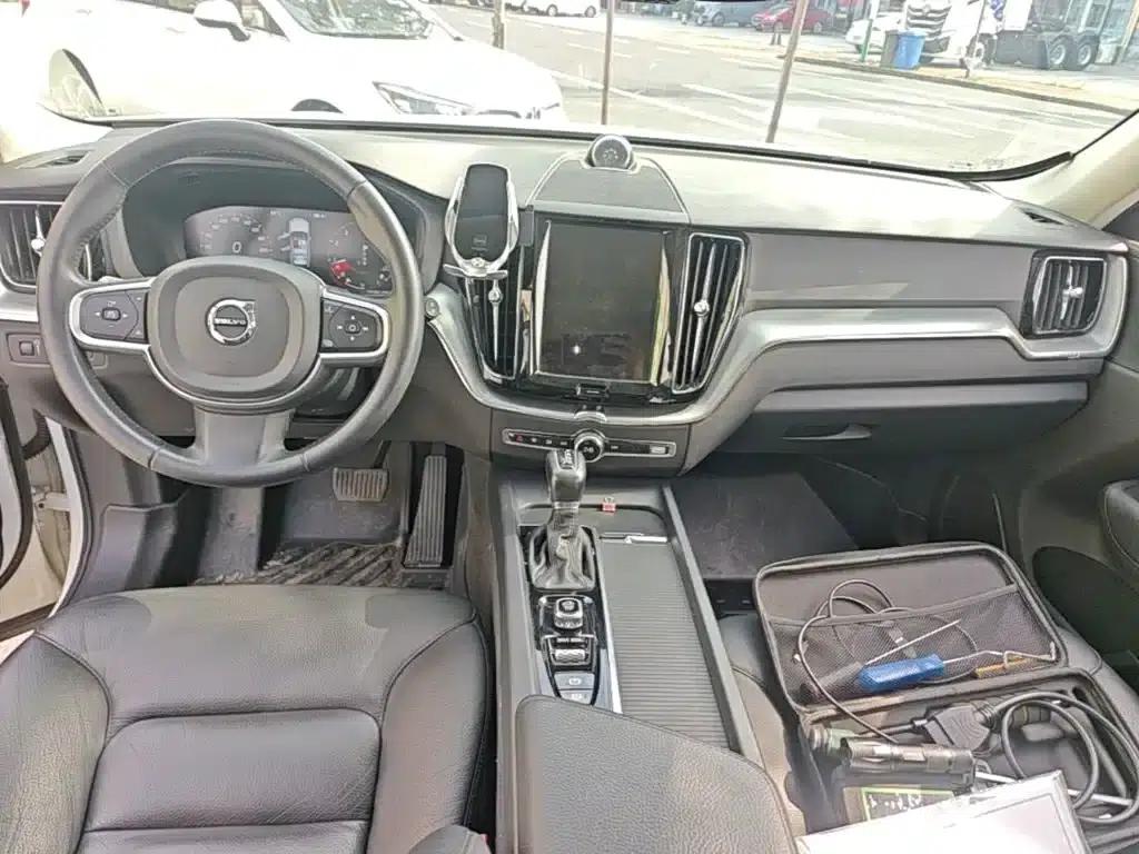 2018 Volvo XC60 T5 AWD Smart Edition — миниатюра 10