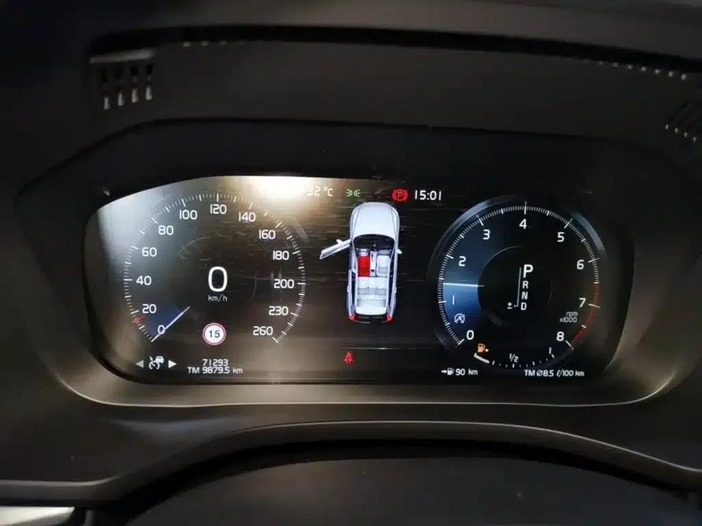 2021 Volvo XC60 T5 AWD Inscription Luxury Edition — миниатюра 12