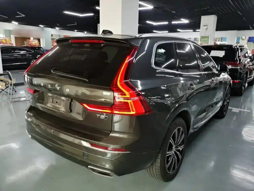 2021 Volvo XC60 T5 AWD Inscription Luxury Edition — миниатюра 7