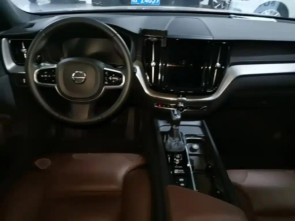 2021 Volvo XC60 T5 AWD Inscription Luxury Edition — миниатюра 10
