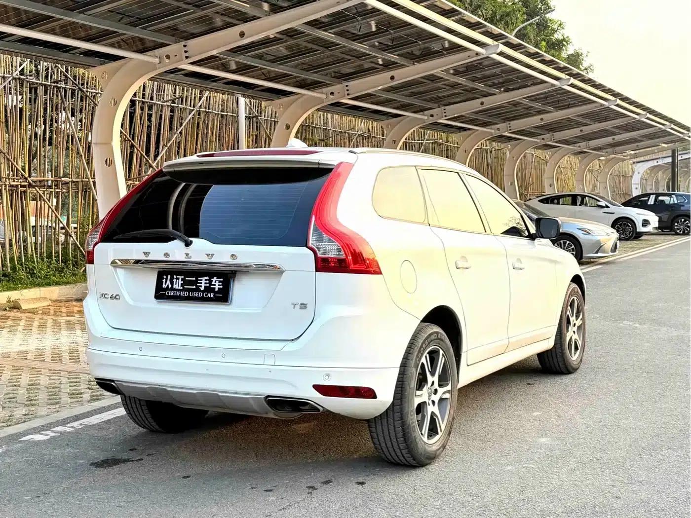 2014 Volvo XC60 Imported T5 Smart Edition — миниатюра 5