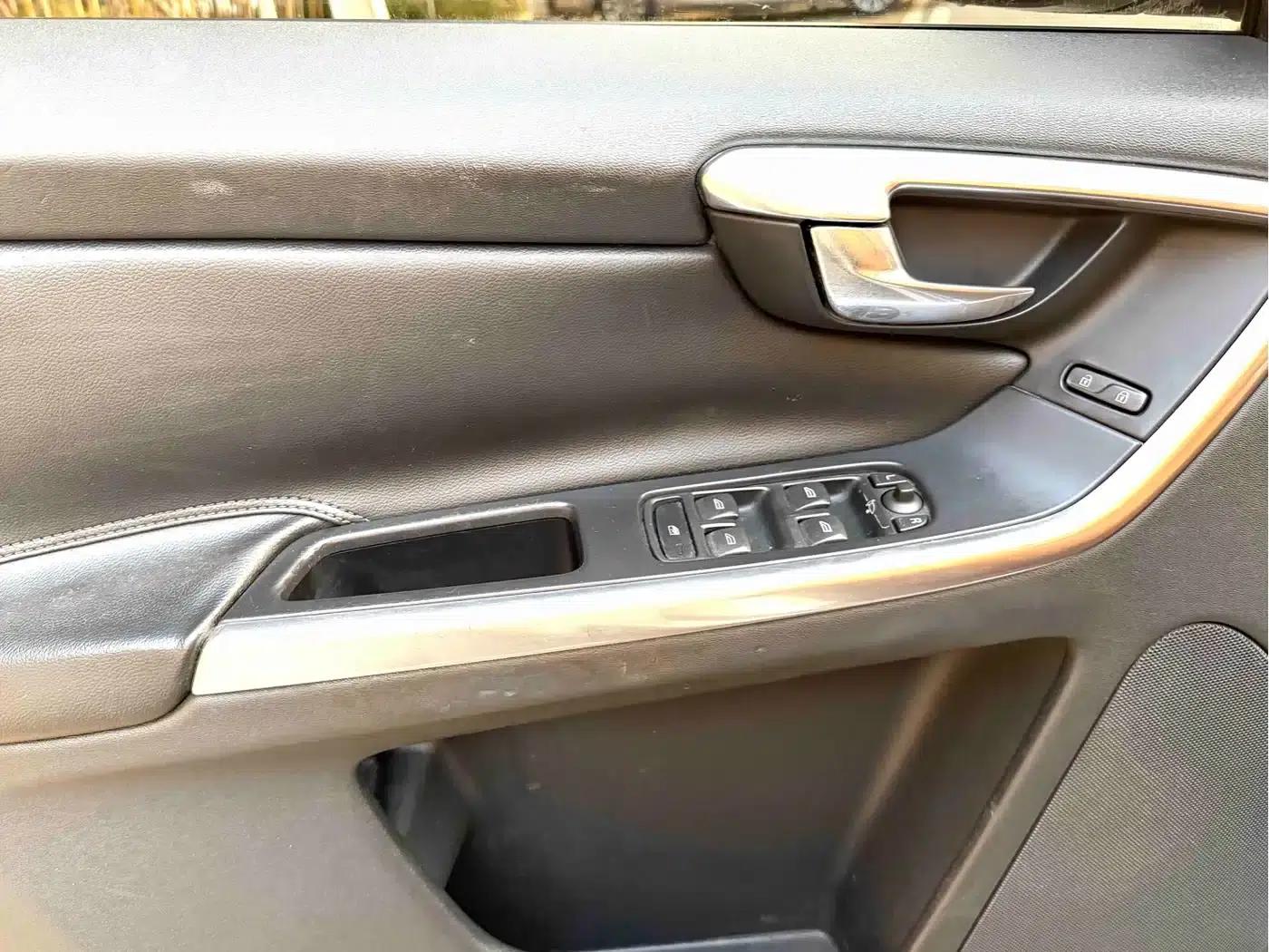 2014 Volvo XC60 Imported T5 Smart Edition — миниатюра 9
