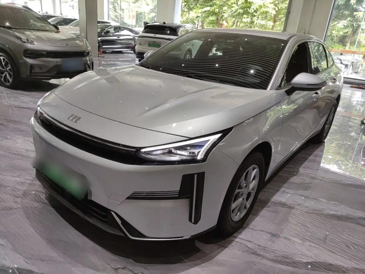 Geely Galaxy L6 2025 EM-i 60km Launch Edition — миниатюра 1