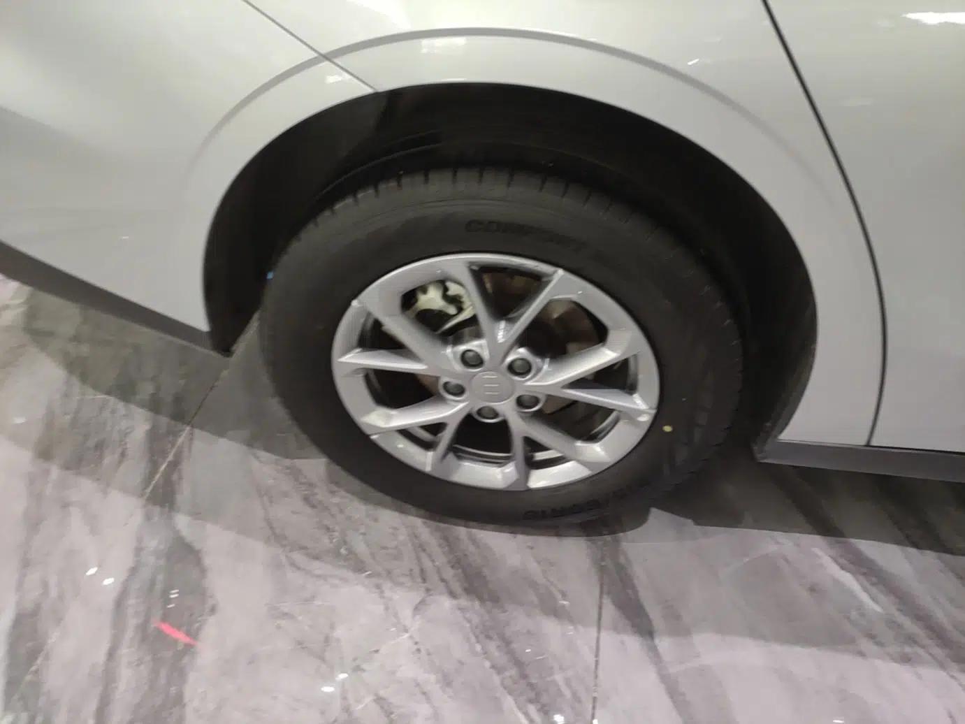 Geely Galaxy L6 2025 EM-i 60km Launch Edition — миниатюра 11