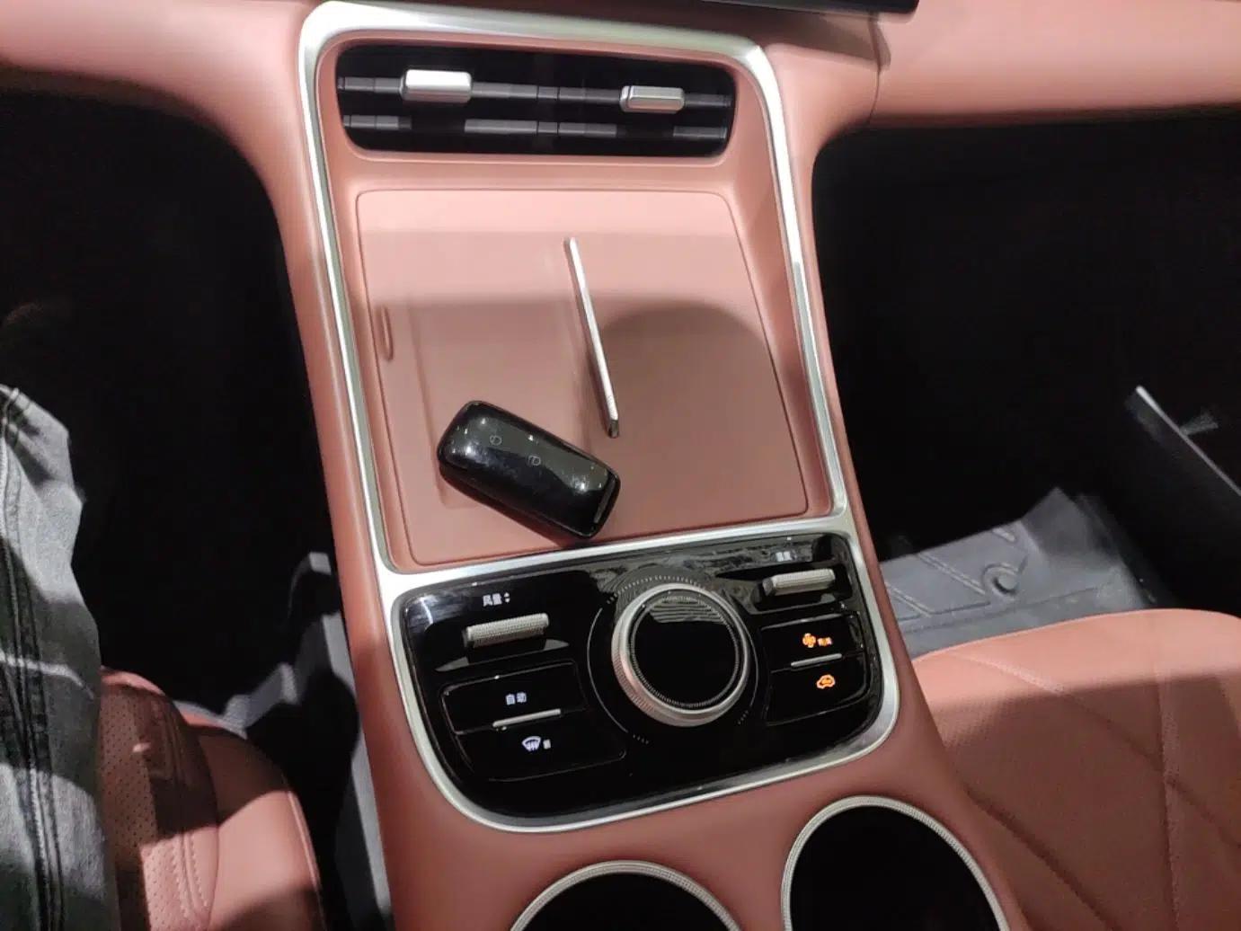 Geely Galaxy L6 2025 EM-i 60km Launch Edition — миниатюра 16