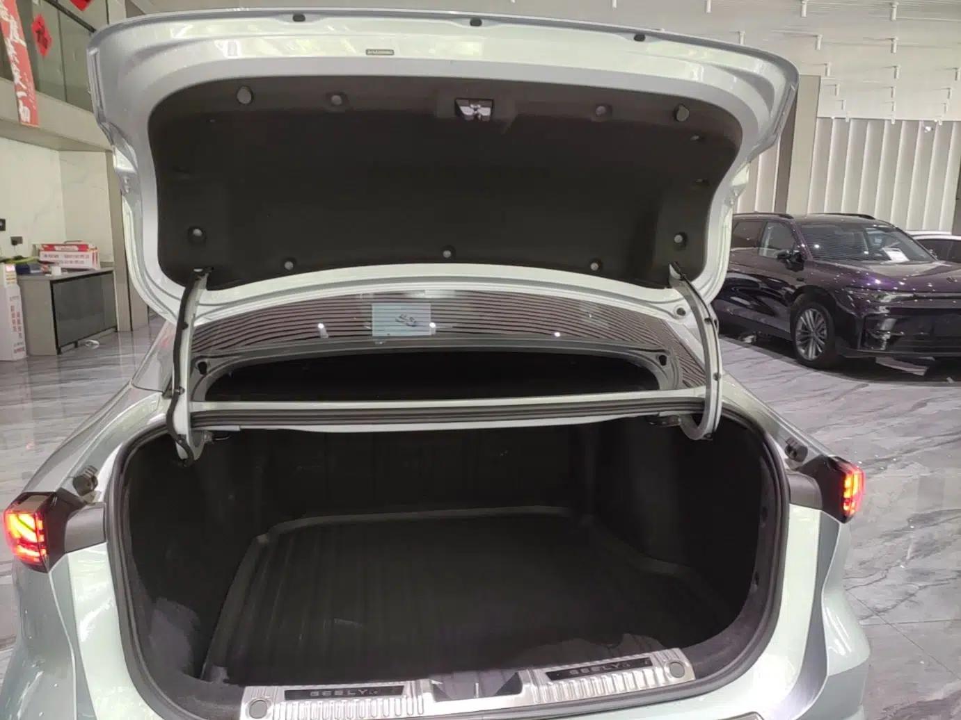 Geely Galaxy L6 2025 EM-i 60km Launch Edition — миниатюра 22