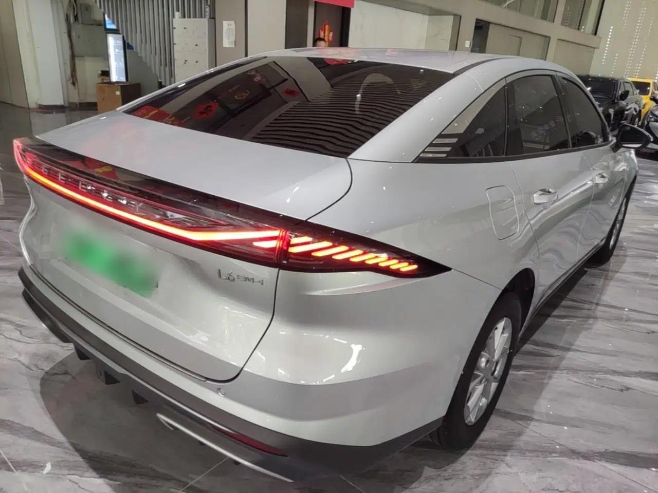 Geely Galaxy L6 2025 EM-i 60km Launch Edition — миниатюра 6
