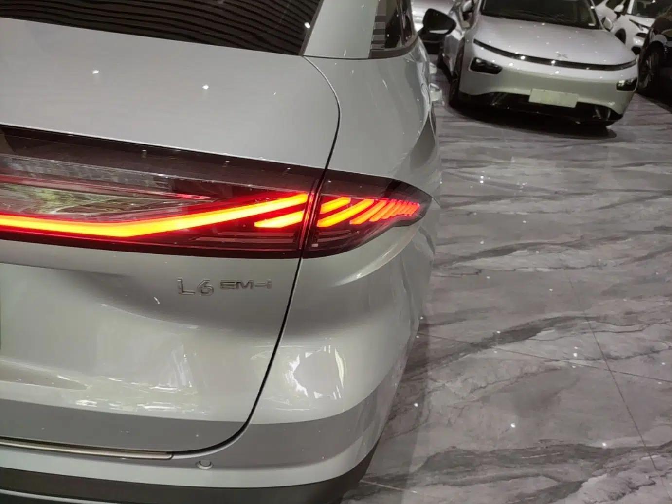 Geely Galaxy L6 2025 EM-i 60km Launch Edition — миниатюра 9
