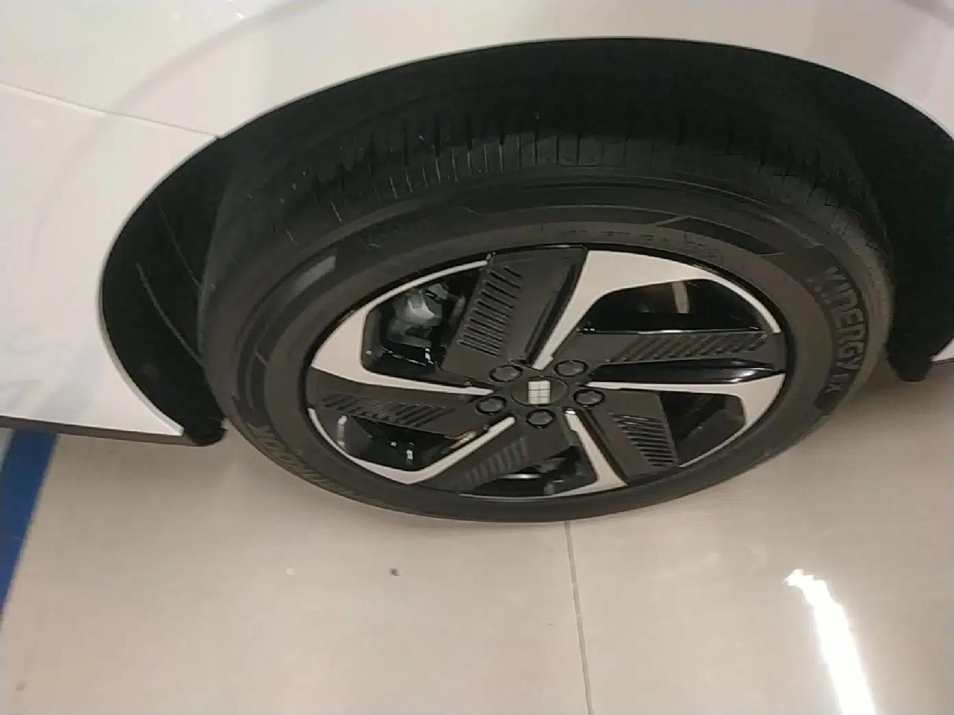 Geely Galaxy L6 2025 EM-i 140km Explorer+ Edition — миниатюра 11