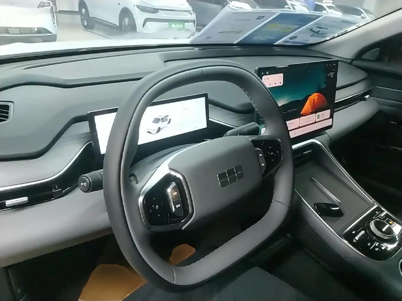 Geely Galaxy L6 2025 EM-i 140km Explorer+ Edition — миниатюра 12