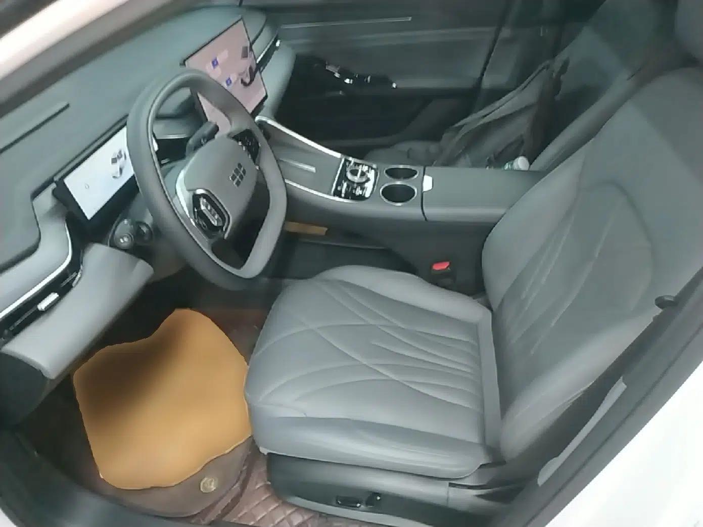 Geely Galaxy L6 2025 EM-i 140km Explorer+ Edition — миниатюра 17