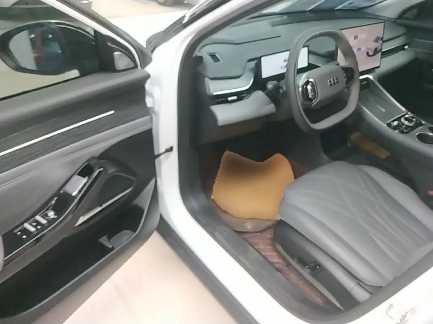 Geely Galaxy L6 2025 EM-i 140km Explorer+ Edition — миниатюра 18