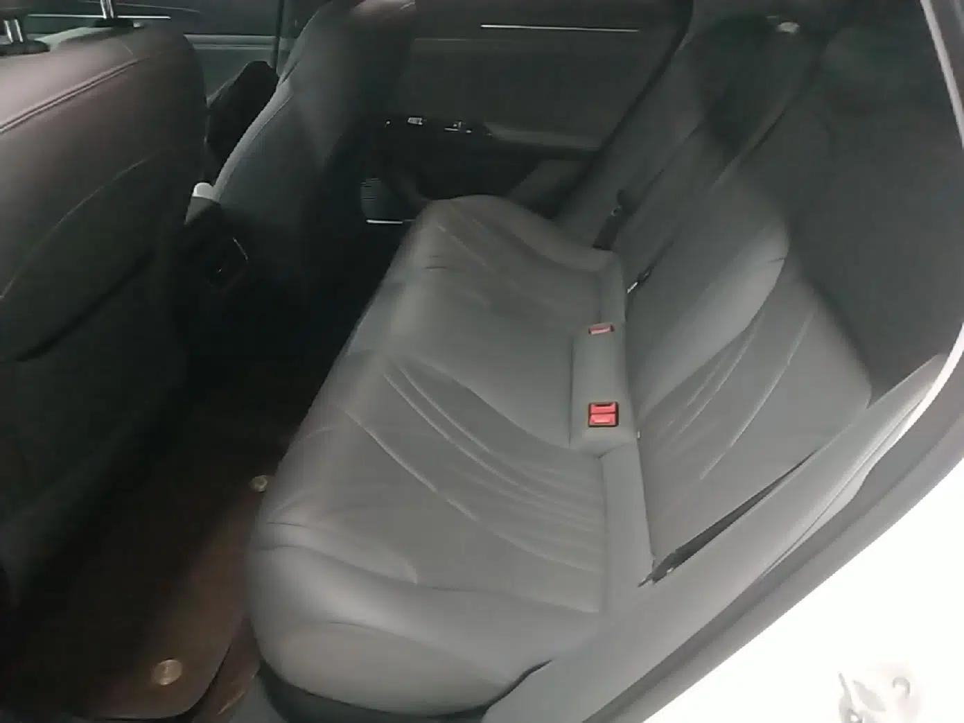 Geely Galaxy L6 2025 EM-i 140km Explorer+ Edition — миниатюра 20