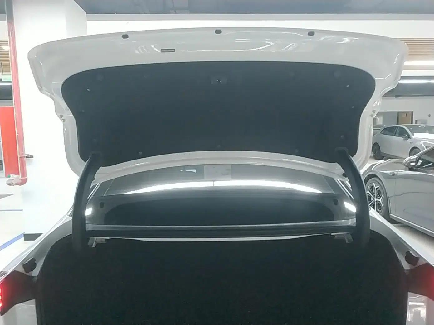Geely Galaxy L6 2025 EM-i 140km Explorer+ Edition — миниатюра 22