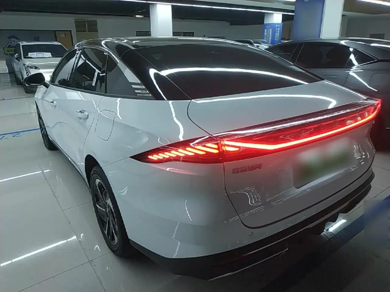 Geely Galaxy L6 2025 EM-i 140km Explorer+ Edition — миниатюра 4