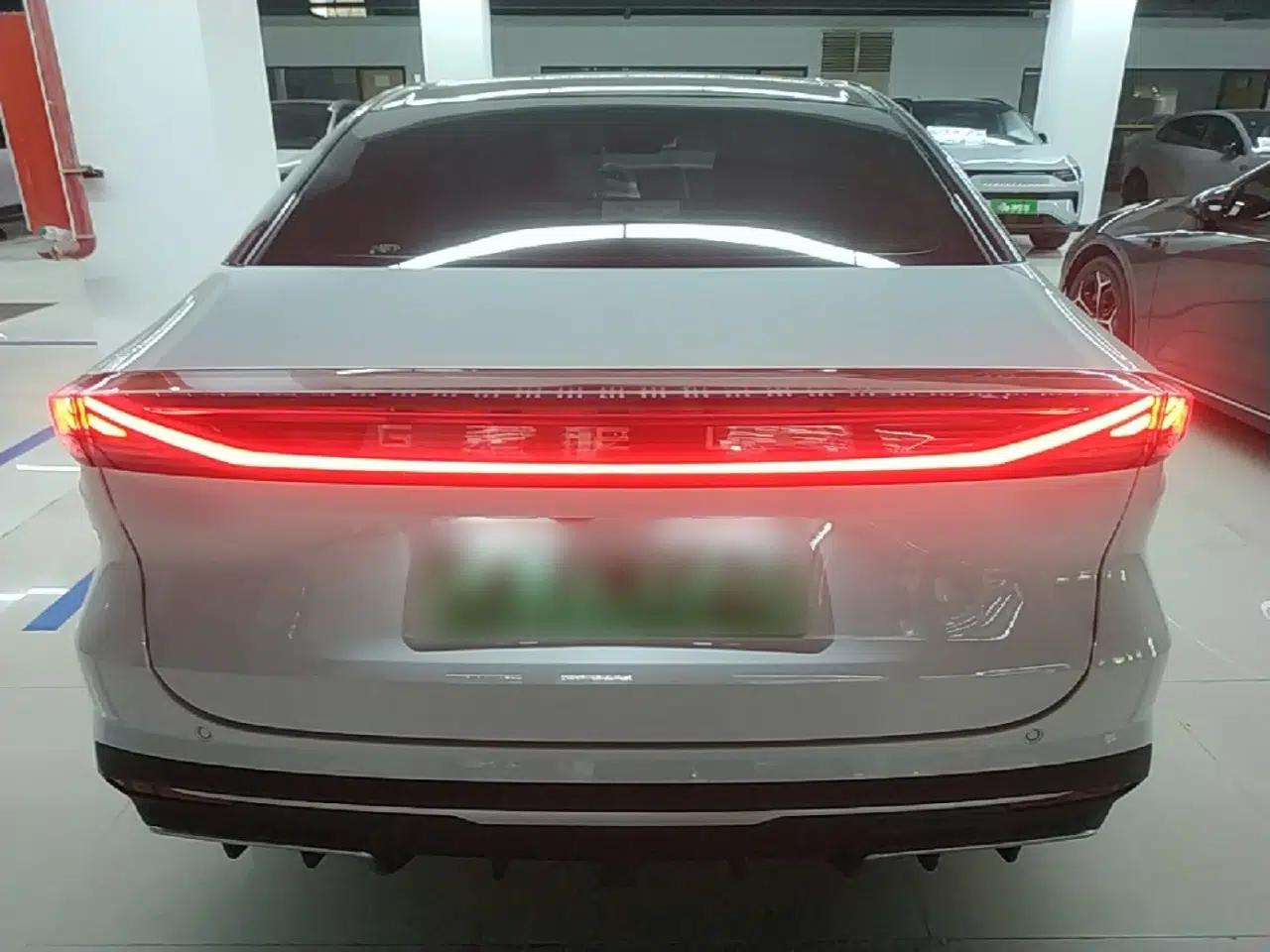 Geely Galaxy L6 2025 EM-i 140km Explorer+ Edition — миниатюра 5