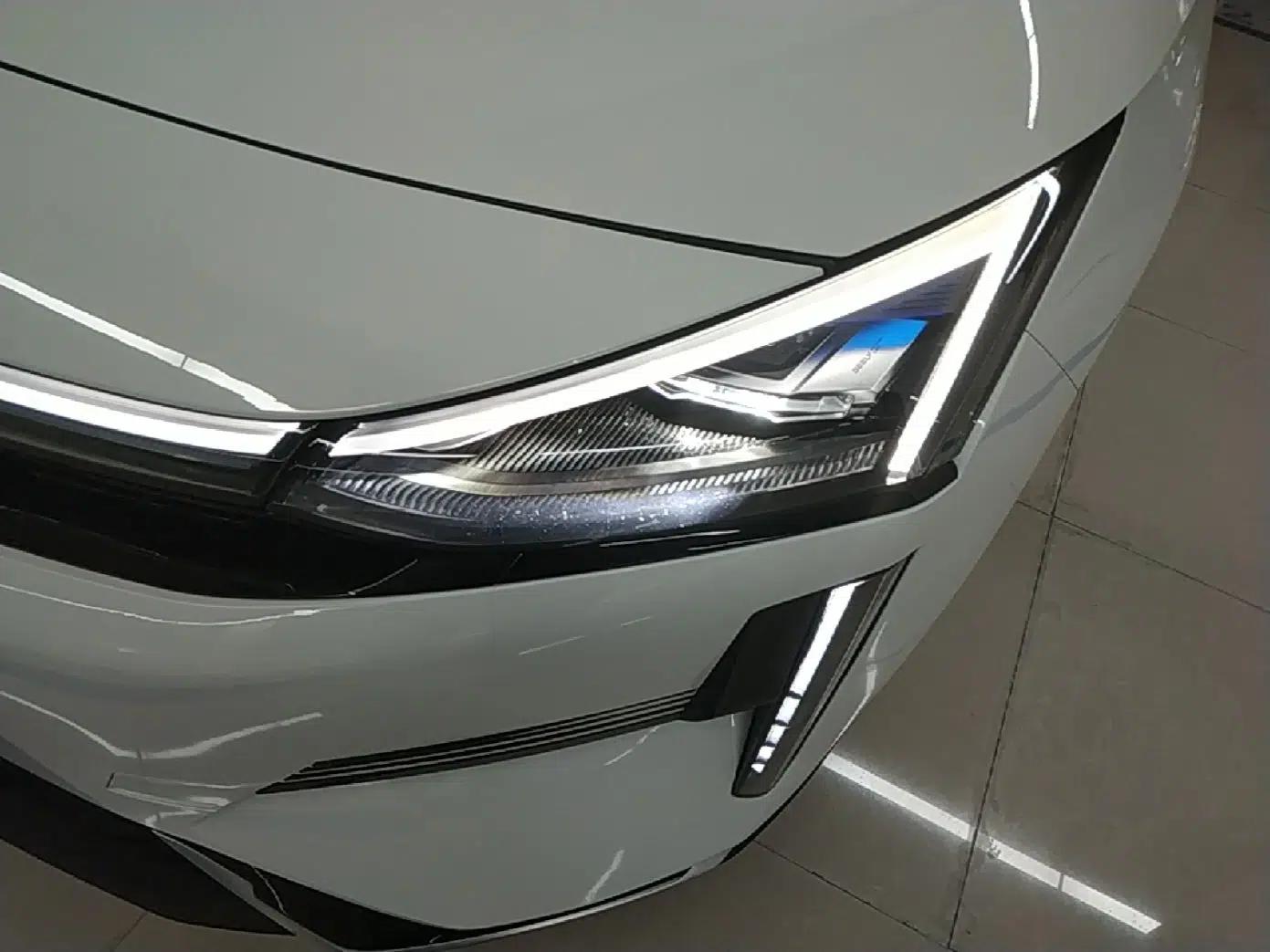 Geely Galaxy L6 2025 EM-i 140km Explorer+ Edition — миниатюра 8