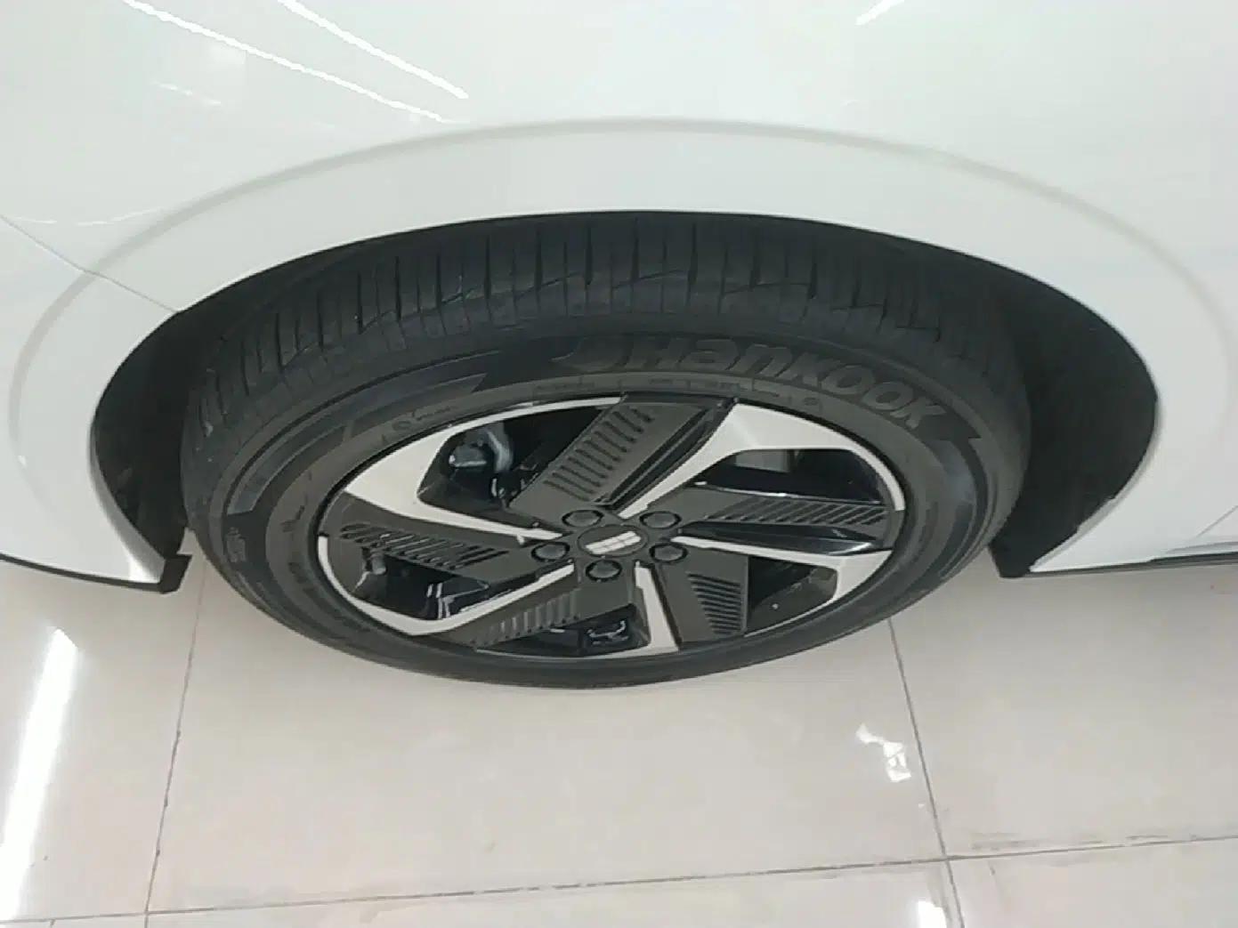 Geely Galaxy L6 2025 EM-i 140km Explorer+ Edition — миниатюра 10