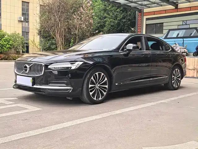 2024 Volvo S90 B5 Smart Luxury Edition