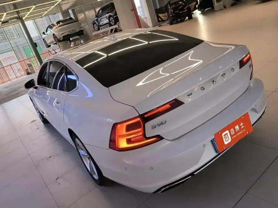 2018 Volvo S90 T4 Smart Edition — миниатюра 3