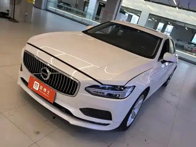 2018 Volvo S90 T4 Smart Edition