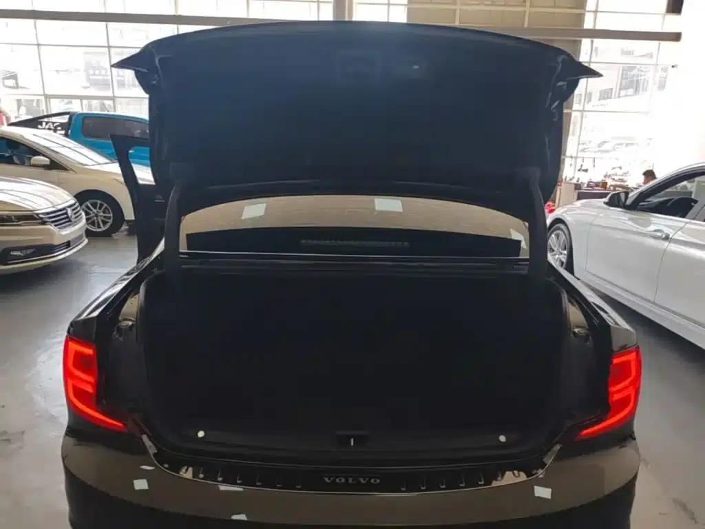 2019 Volvo S90 T5 Smart Edition — миниатюра 19