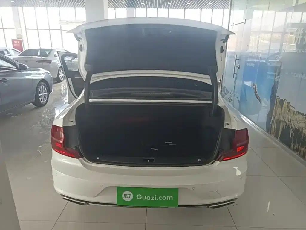 2019 Volvo S90 T5 Smart Edition — миниатюра 19