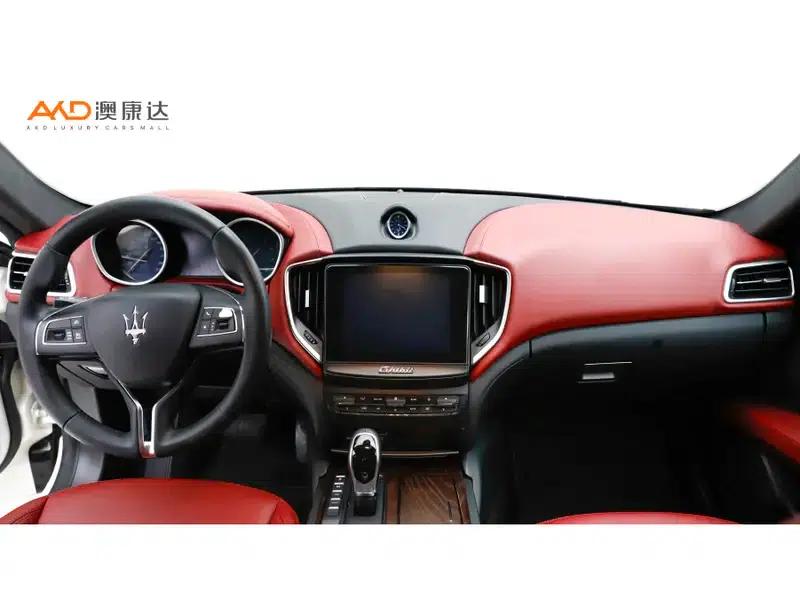 2017 Ghibli 3.0T Standard Edition — миниатюра 7