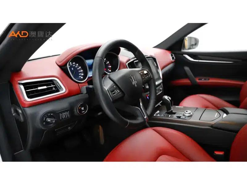 2017 Ghibli 3.0T Standard Edition — миниатюра 8
