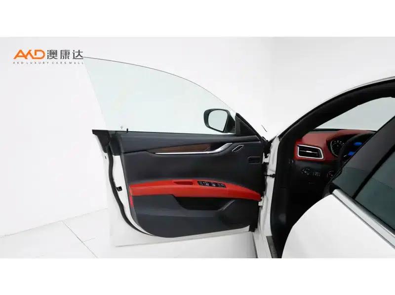2017 Ghibli 3.0T Standard Edition — миниатюра 10