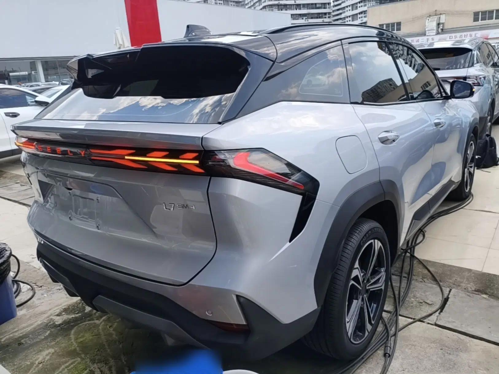 Geely Galaxy L7 2025 EM-i 115km Exploration+ Edition — миниатюра 6