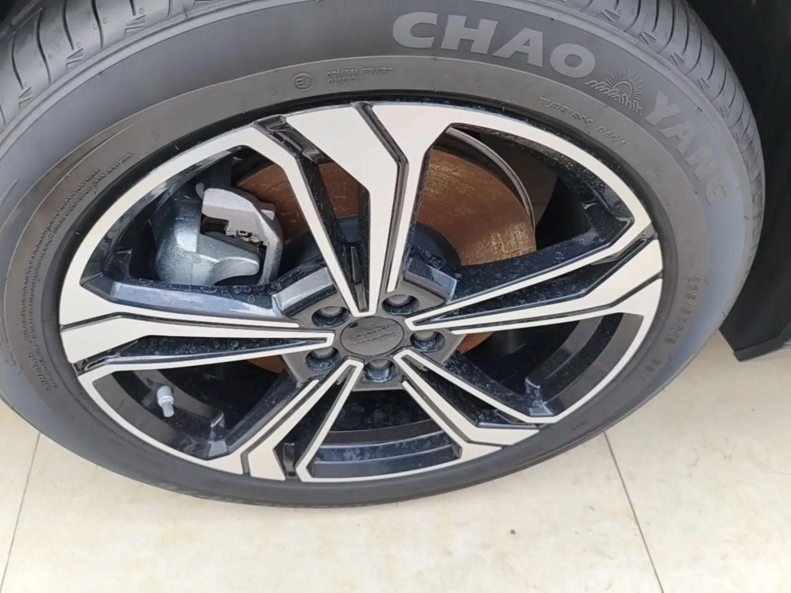 Geely Galaxy L7 2025 EM-i 115km Exploration+ Edition — миниатюра 10