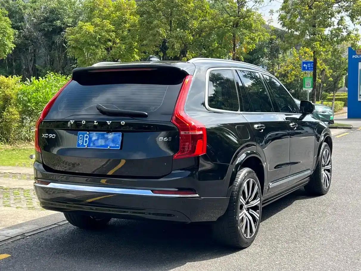 2023 Volvo XC90 B6 Inscription Luxury Edition 7-seater — миниатюра 6