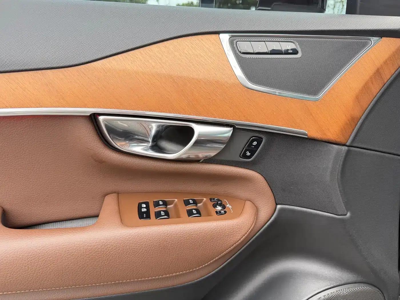 2021 Volvo XC90 B5 Smart Luxury Edition 7-seater — миниатюра 10