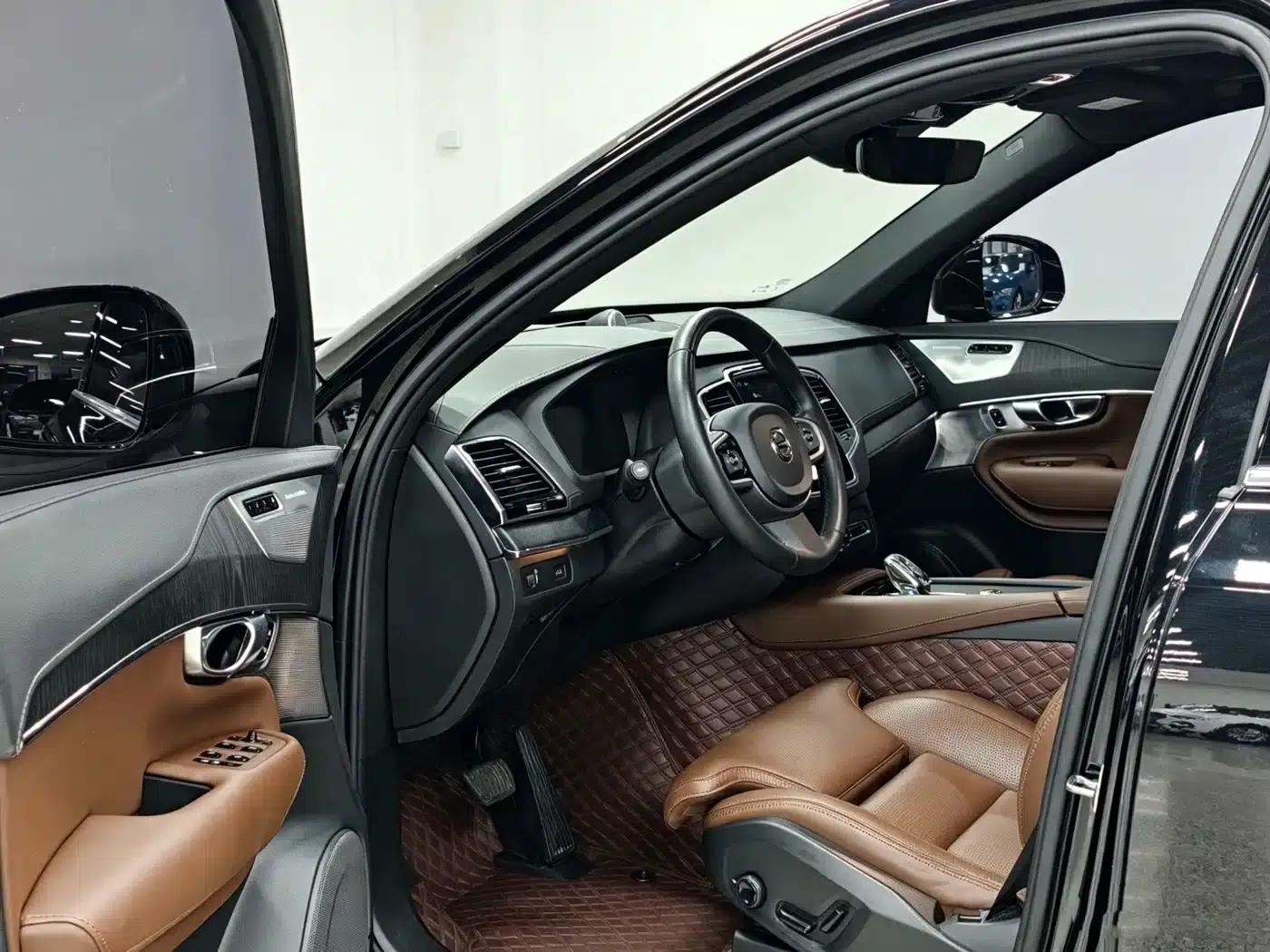 2021 Volvo XC90 B6 Inscription Luxury Edition 7-seater — миниатюра 5