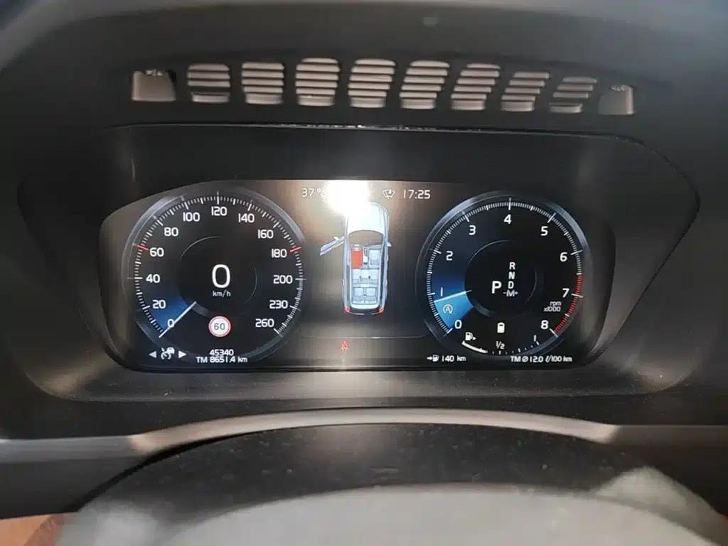 2021 Volvo XC90 B6 Inscription Luxury Edition 7-seater — миниатюра 8