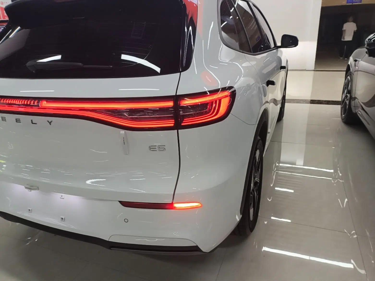 Geely Galaxy E5 2024 440km Exploration Version — миниатюра 9