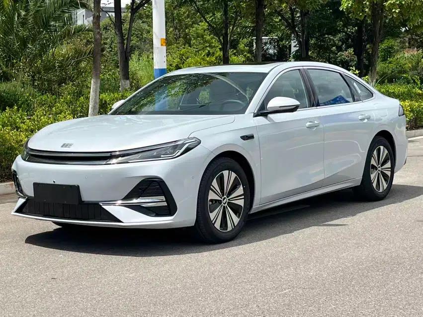 Geely Galaxy A7 2025 Model EM-i 150km Long-Distance Edition — миниатюра 1