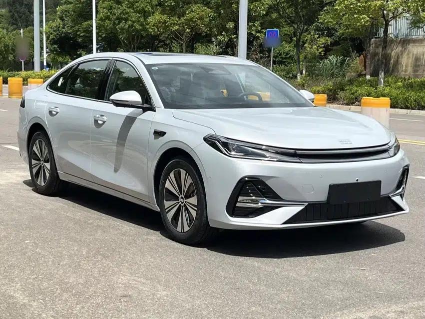 Geely Galaxy A7 2025 Model EM-i 150km Long-Distance Edition — миниатюра 17