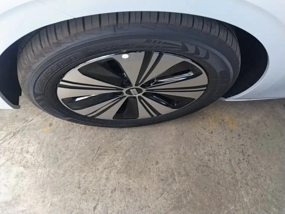 Geely Galaxy A7 2025 Model EM-i 150km Long-Distance Edition — миниатюра 10