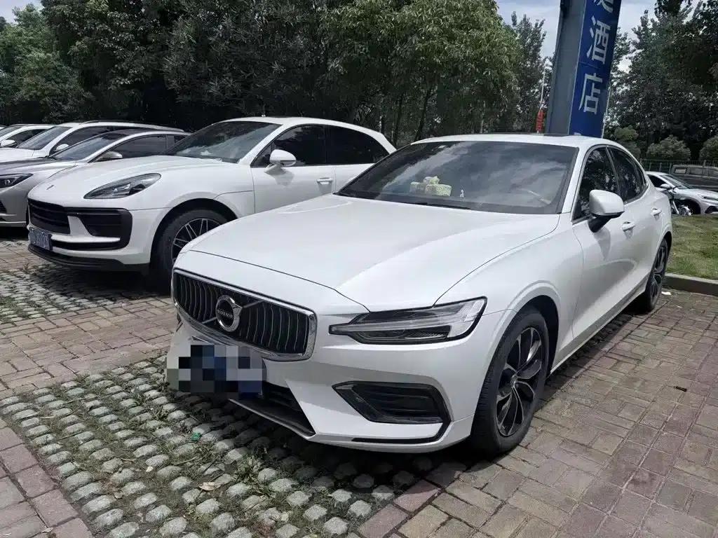 2022 Volvo S60 B4 Smart Luxury Edition — миниатюра 6