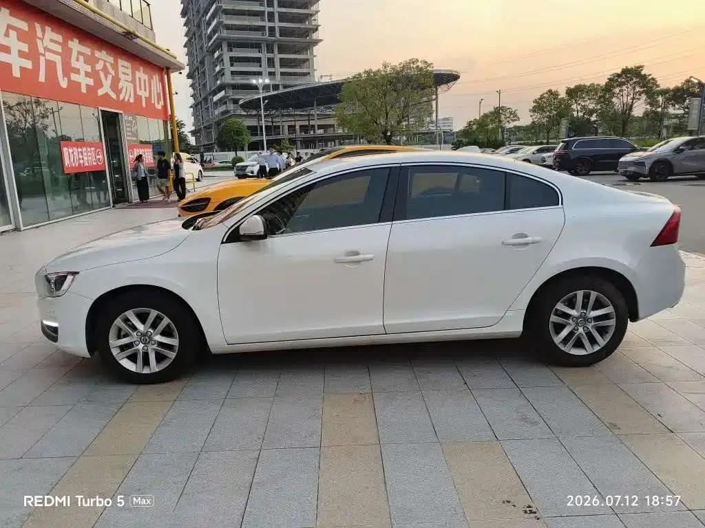 2018 Volvo S60 S60L T3 Smart Edition — миниатюра 3