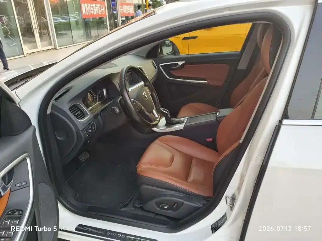 2018 Volvo S60 S60L T3 Smart Edition — миниатюра 6