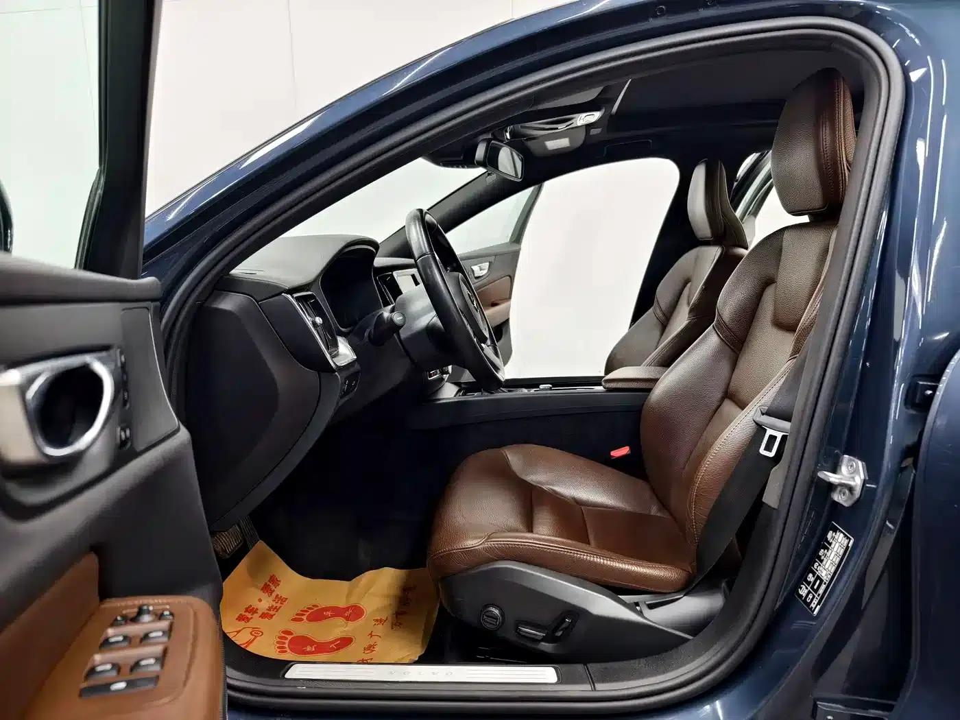 2021 Volvo S60 T4 Inscription Luxury Edition — миниатюра 11