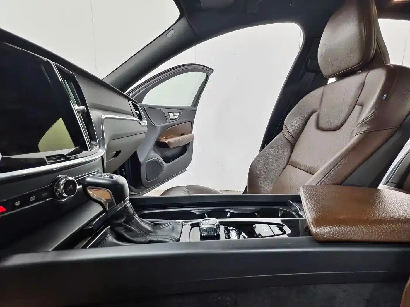 2021 Volvo S60 T4 Inscription Luxury Edition — миниатюра 12