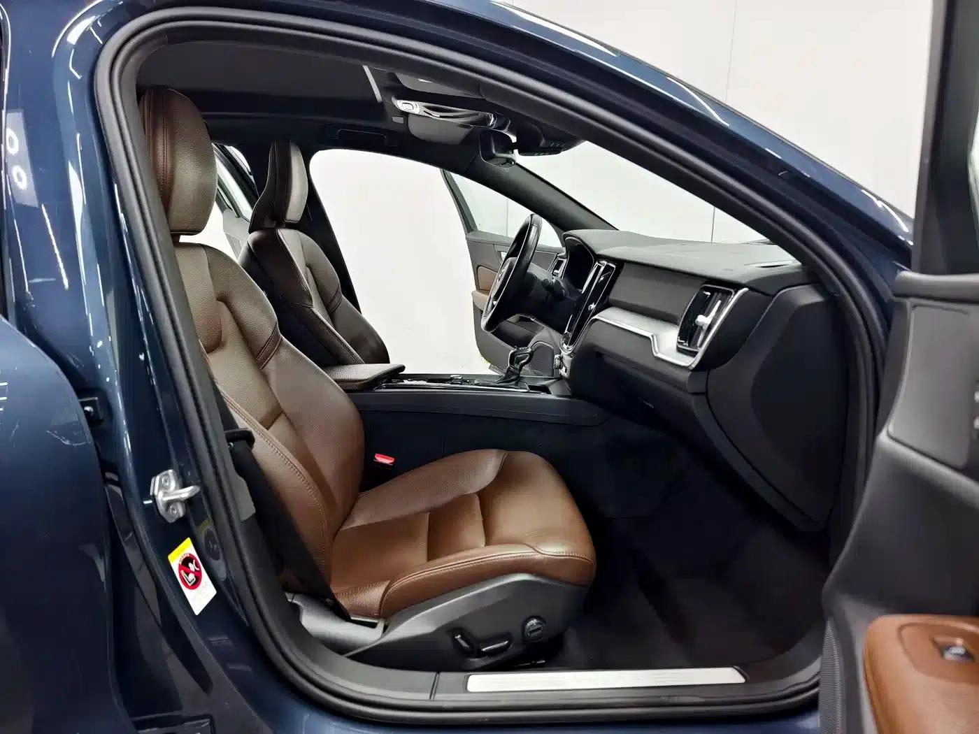 2021 Volvo S60 T4 Inscription Luxury Edition — миниатюра 14