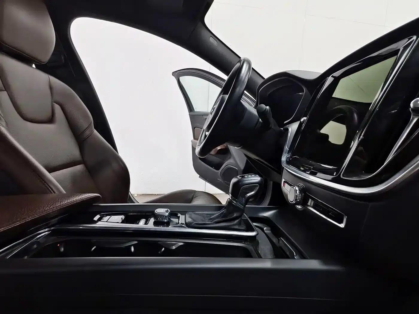 2021 Volvo S60 T4 Inscription Luxury Edition — миниатюра 15