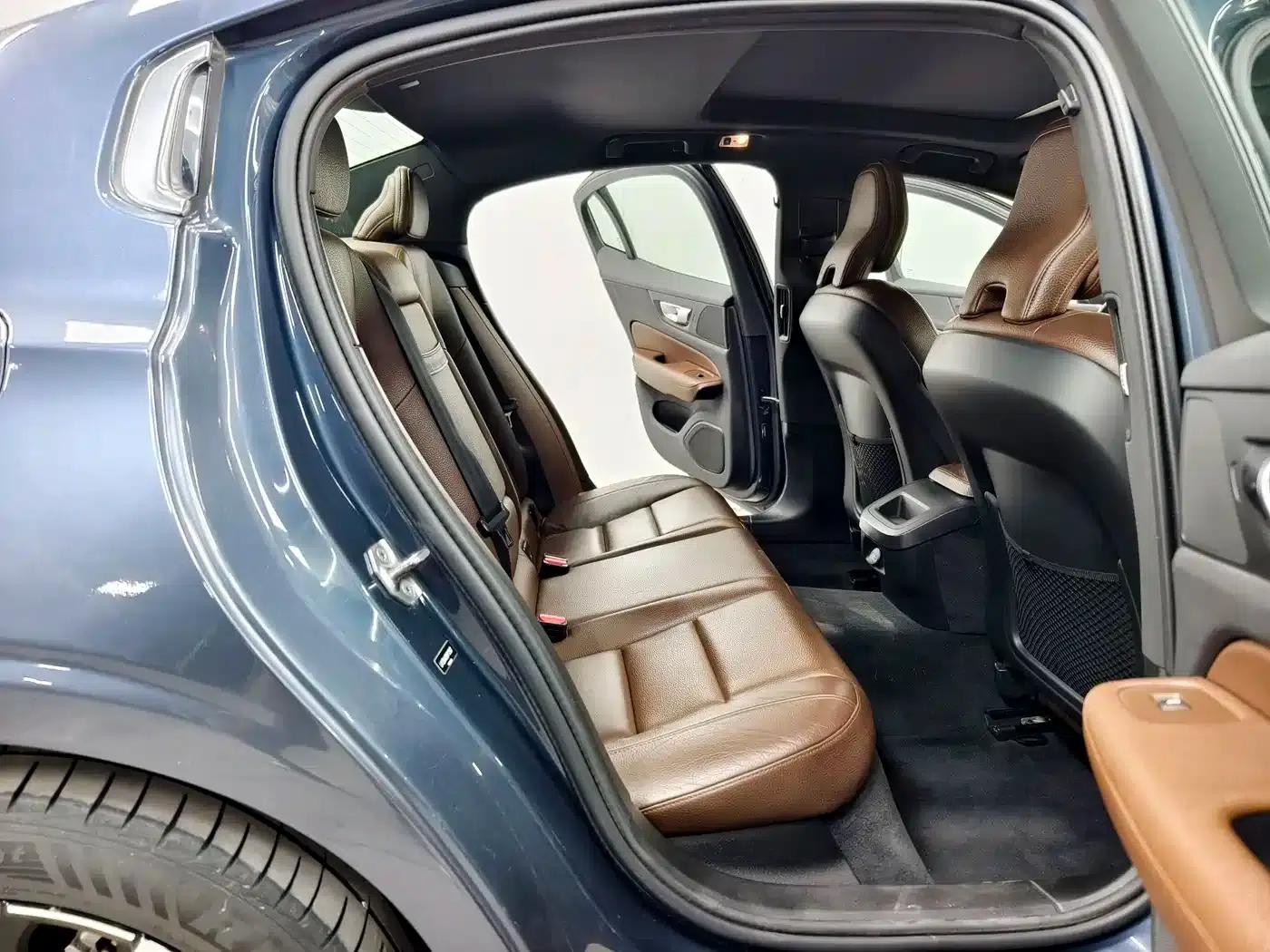 2021 Volvo S60 T4 Inscription Luxury Edition — миниатюра 16