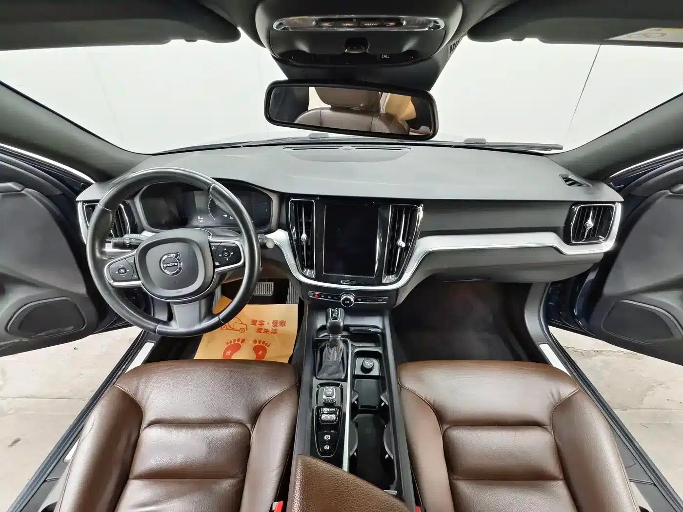 2021 Volvo S60 T4 Inscription Luxury Edition — миниатюра 9