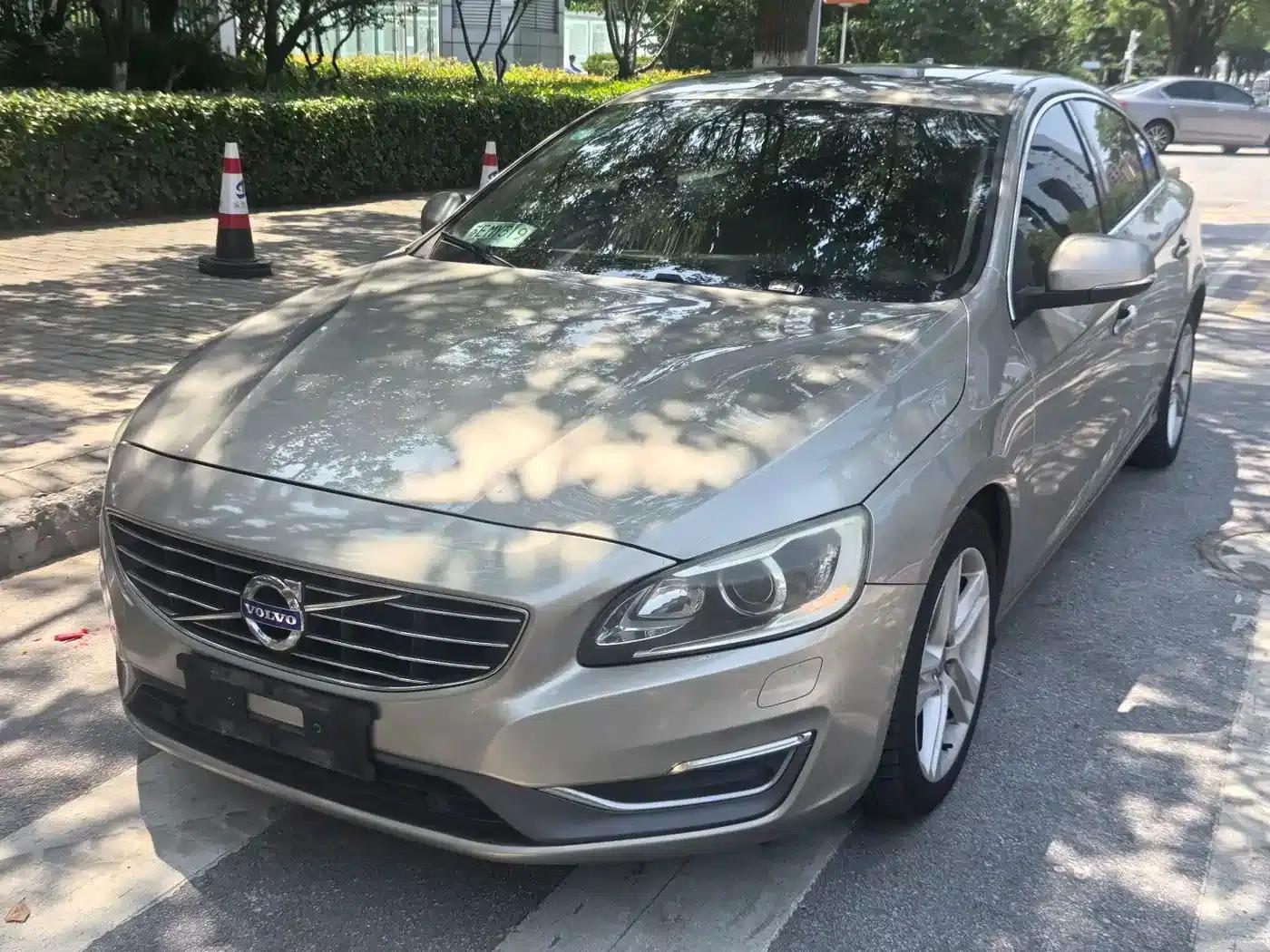2015 Volvo S60 S60L T5 Smart Edition — миниатюра 3